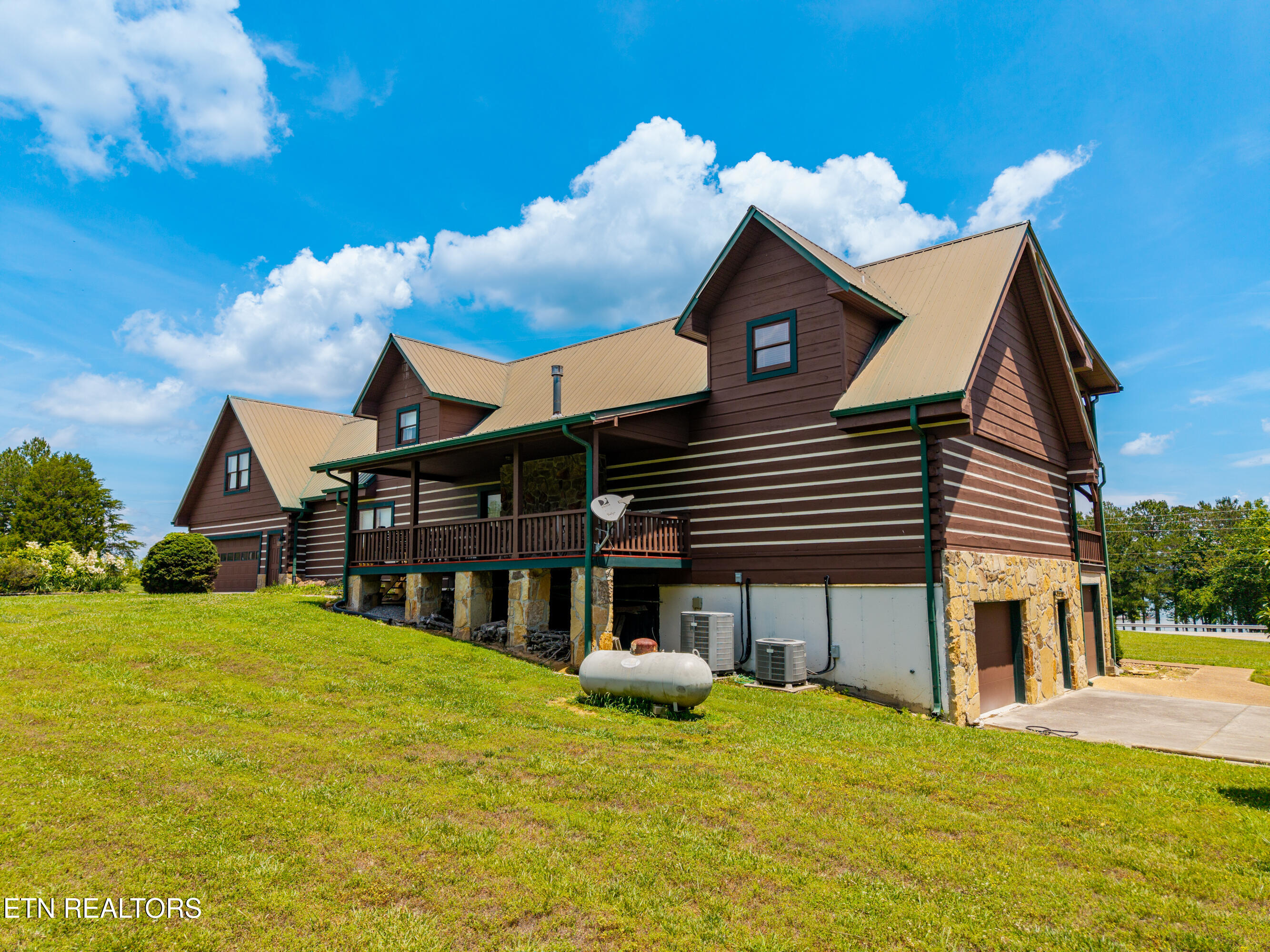 Vonore, Tennessee, 37885, United States, 3 Bedrooms Bedrooms, ,4 BathroomsBathrooms,Residential,For Sale,2048933