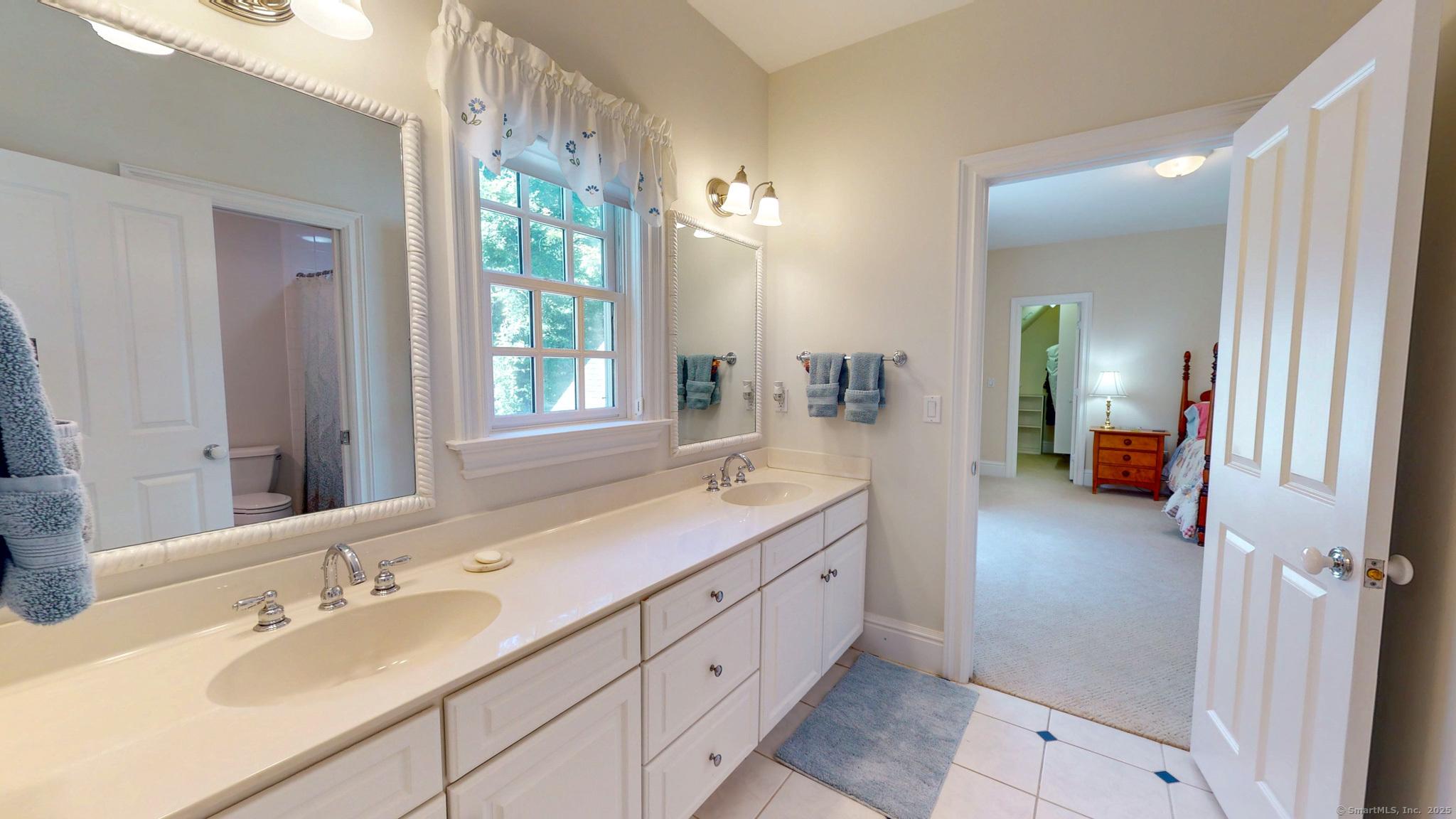 Farmington, Connecticut, 06032, United States, 5 Bedrooms Bedrooms, ,6 BathroomsBathrooms,Residential,For Sale,1943885