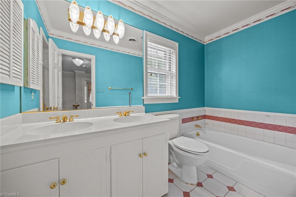 High Point, North Carolina, 27262, United States, 5 Bedrooms Bedrooms, ,4 BathroomsBathrooms,Residential,For Sale,1925566