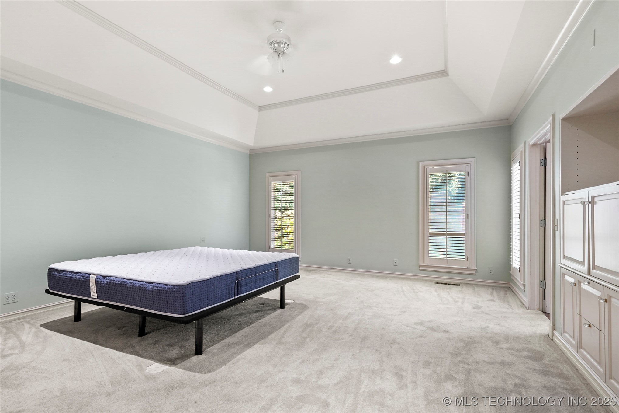 Tulsa, Oklahoma, 74135, United States, 3 Bedrooms Bedrooms, ,4 BathroomsBathrooms,Residential,For Sale,1902130