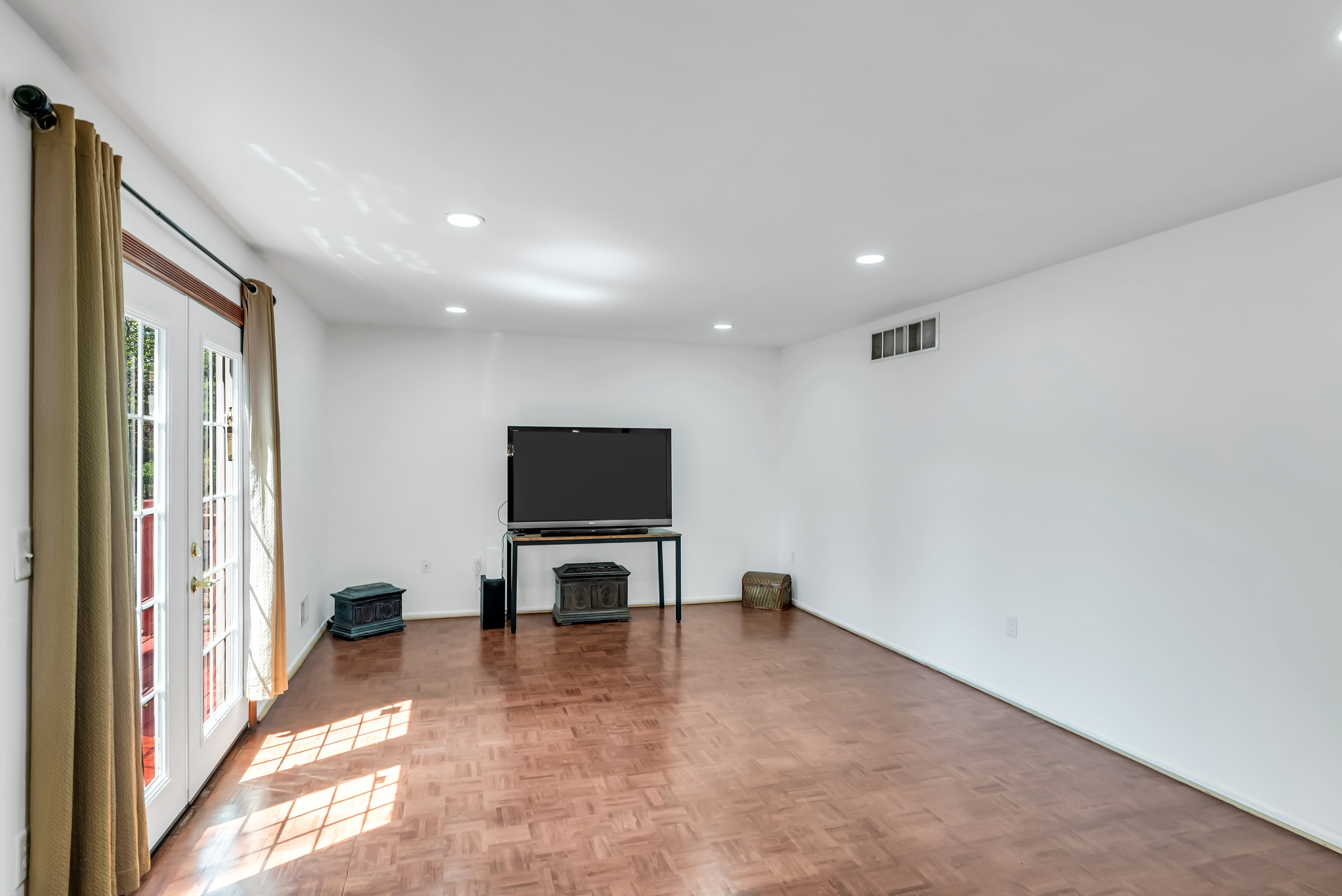  Woodland Hills Colonial Opportunity - 物件實景