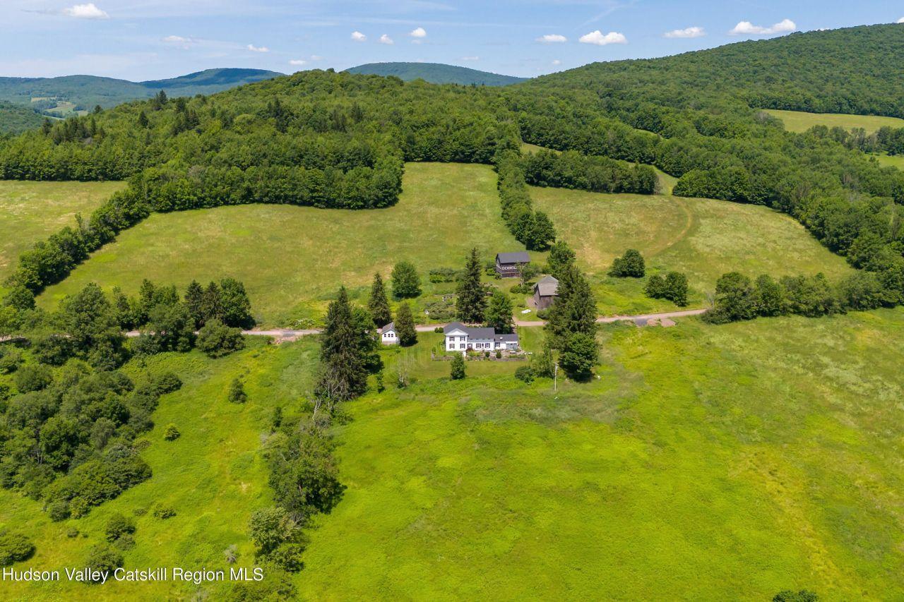Bovina, New York, 13740, United States, 4 Bedrooms Bedrooms, ,2 BathroomsBathrooms,Residential,For Sale,1826483