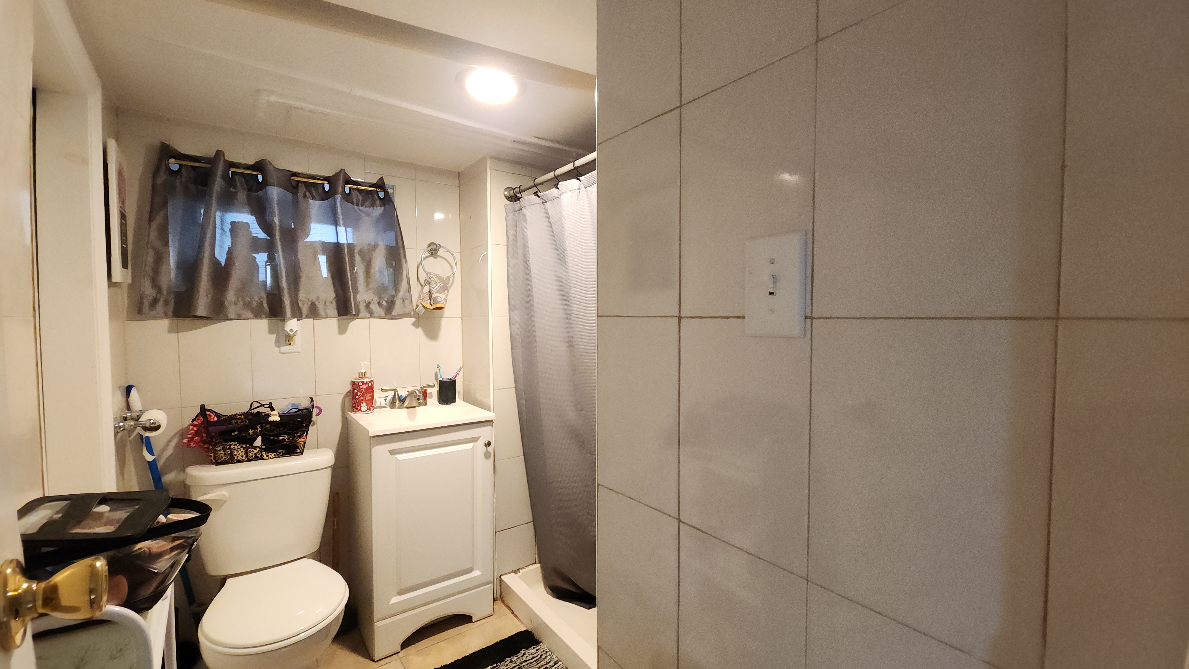 Elmhurst, New York, 11373, United States, 10 Bedrooms Bedrooms, ,3 BathroomsBathrooms,Residential,For Sale,1895054