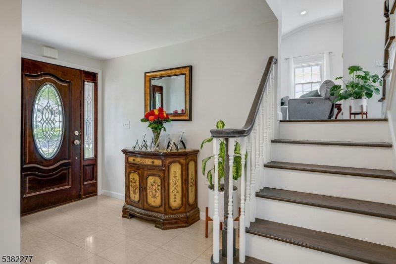 Springfield Twp., New Jersey, 07081, United States, 4 Bedrooms Bedrooms, ,3 BathroomsBathrooms,Residential,For Sale,1938892