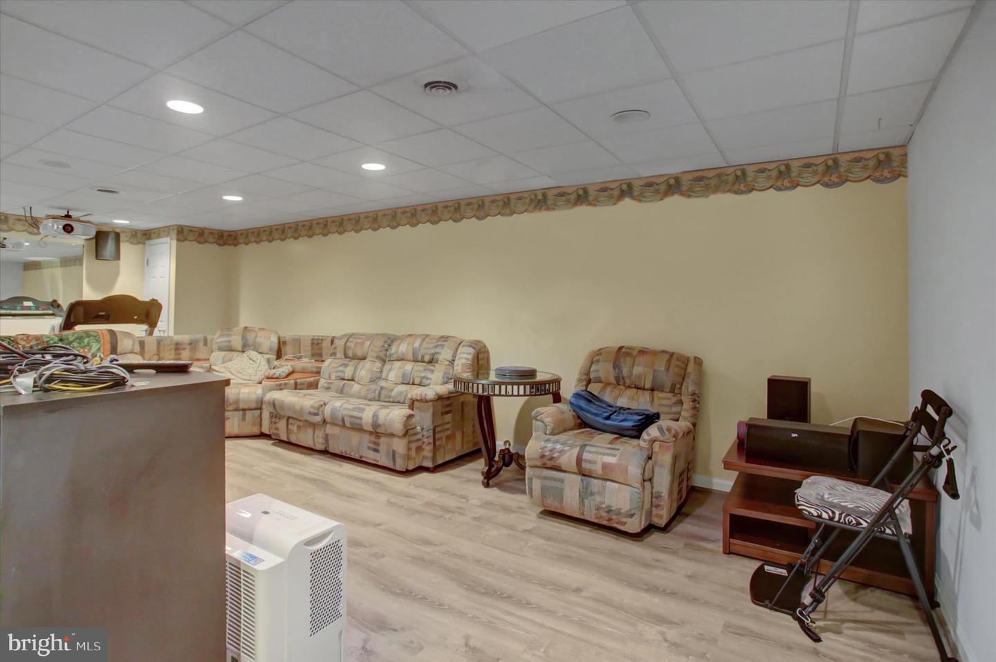 Chambersburg, Pennsylvania, 17202, United States, 5 Bedrooms Bedrooms, ,6 BathroomsBathrooms,Residential,For Sale,1989609