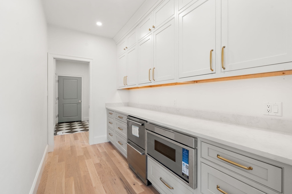 Gloucester, Massachusetts, 01930, United States, 4 Bedrooms Bedrooms, ,5 BathroomsBathrooms,Residential,For Sale,1804807