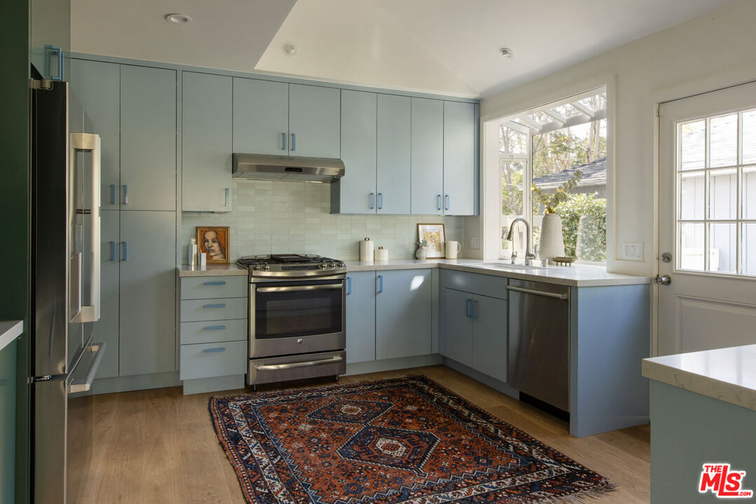 Los Angeles, California, 90039, United States, 3 Bedrooms Bedrooms, ,2 BathroomsBathrooms,Residential,For Sale,1856882