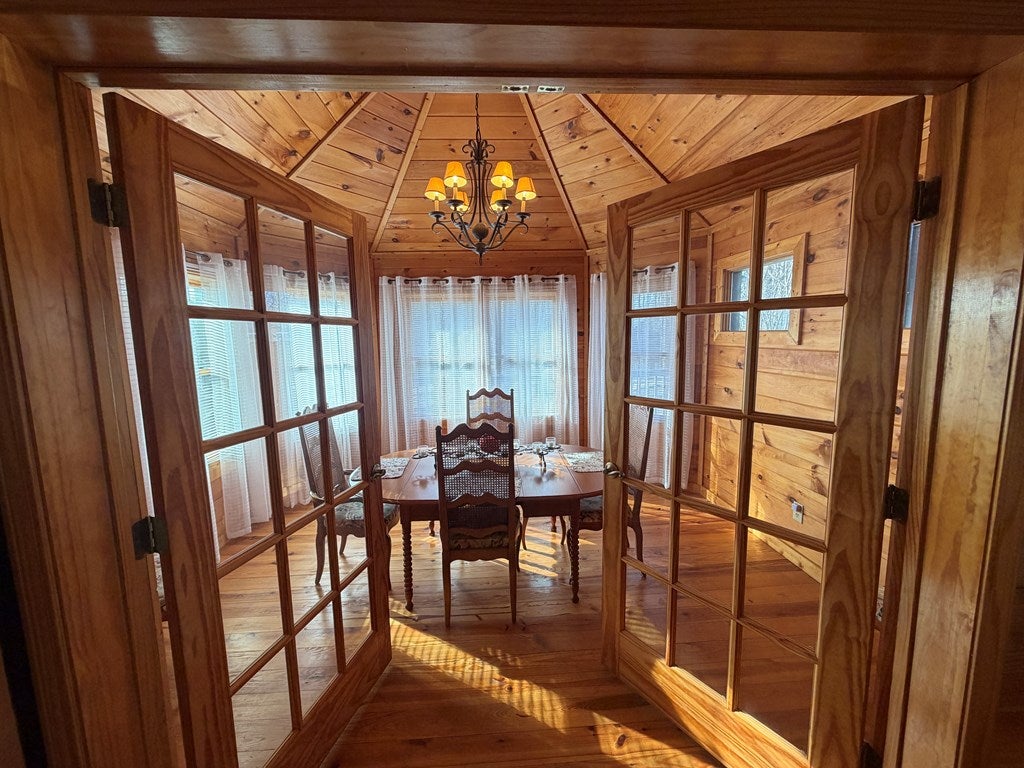 Ellijay, Georgia, 30536, United States, 3 Bedrooms Bedrooms, ,3 BathroomsBathrooms,Residential,For Sale,2009787