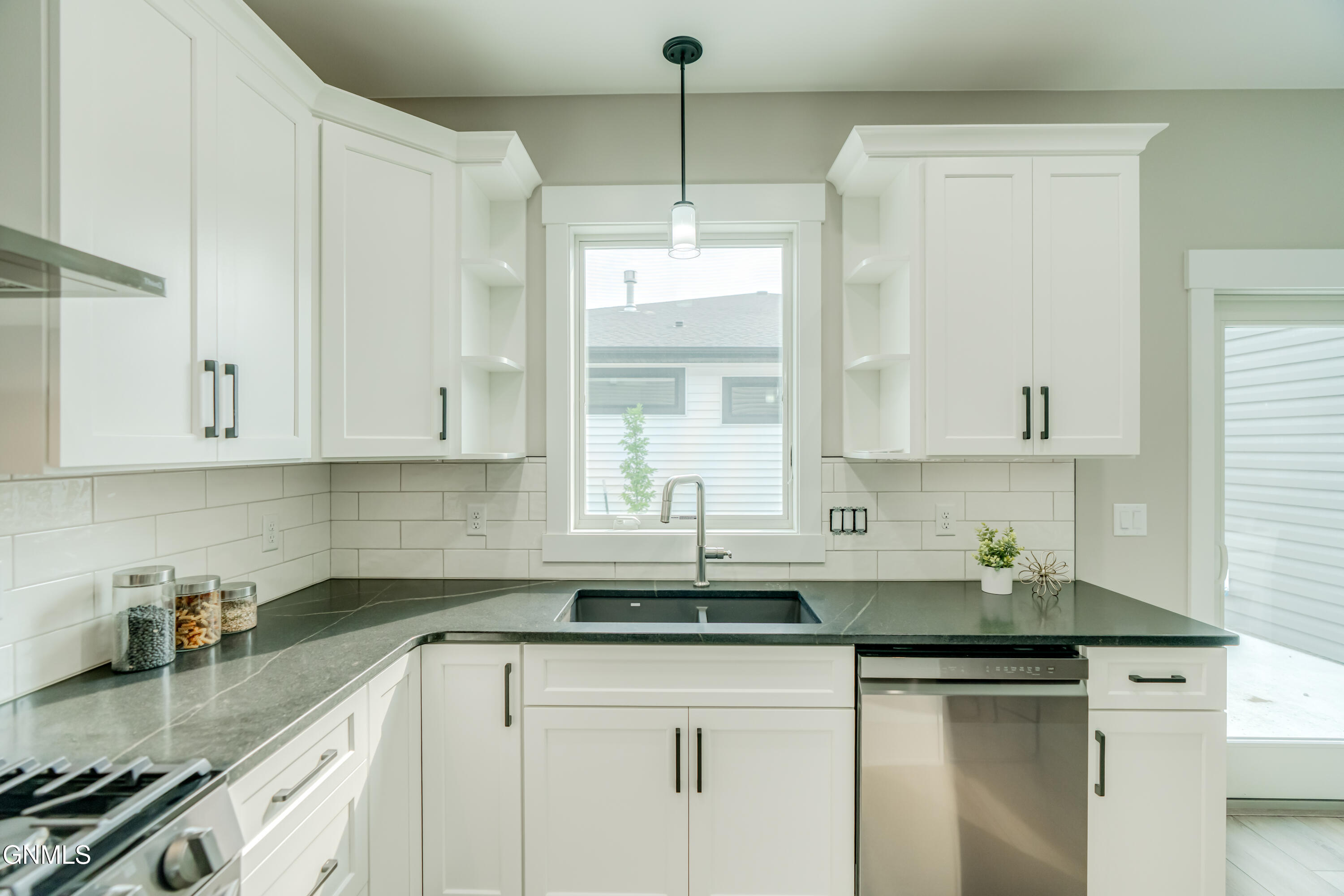 Bismarck, North Dakota, 58504, United States, 3 Bedrooms Bedrooms, ,3 BathroomsBathrooms,Residential,For Sale,1978432