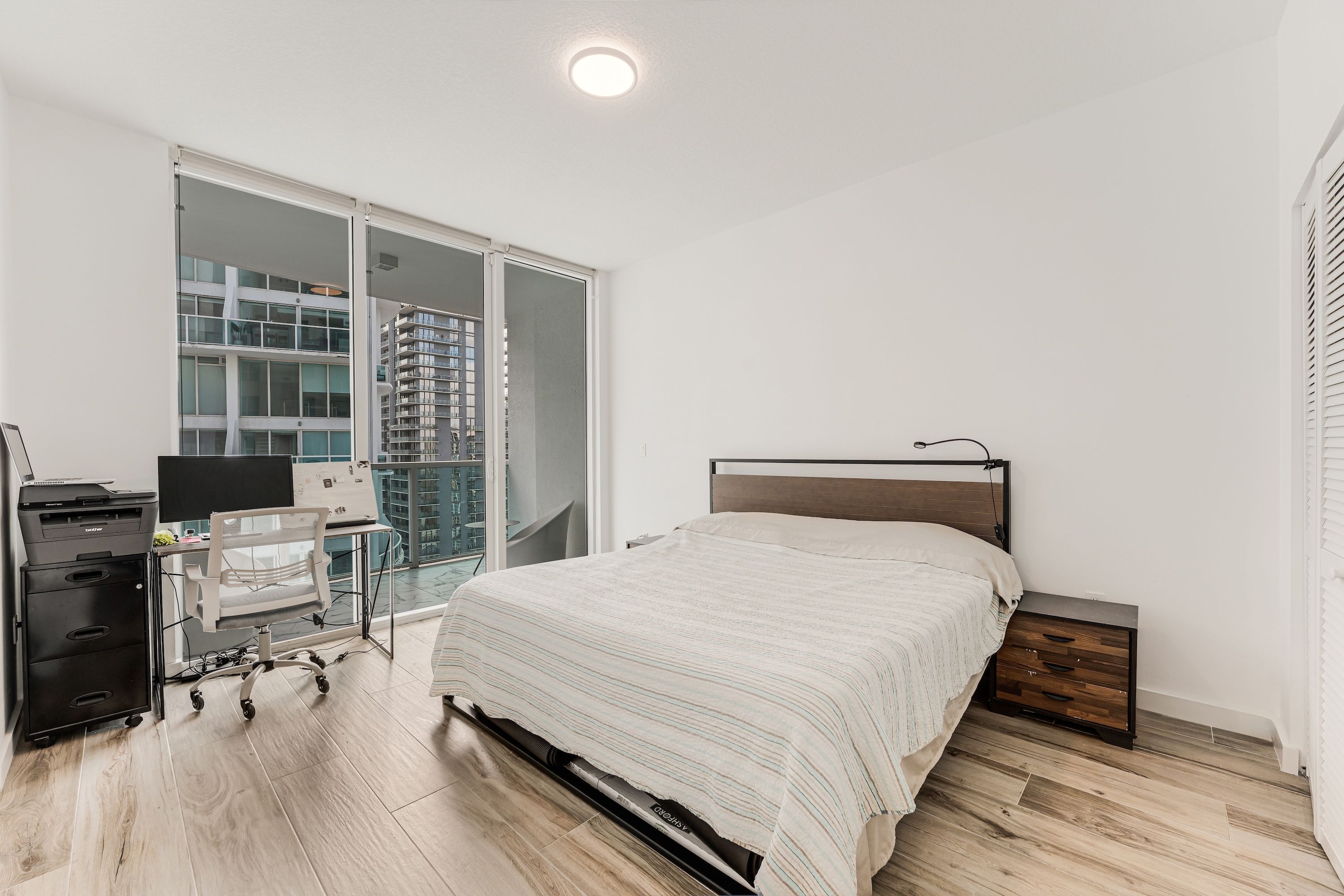  31 SE 5th St, Miami, FL, 33131 - 物件實景