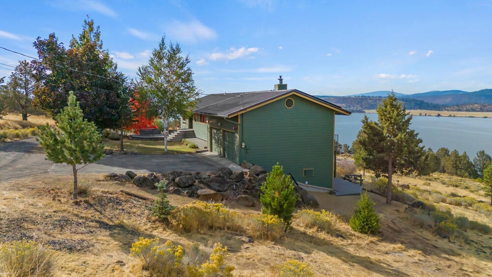 Klamath Falls, Oregon, 97601, United States, 4 Bedrooms Bedrooms, ,4 BathroomsBathrooms,Residential,For Sale,1804036
