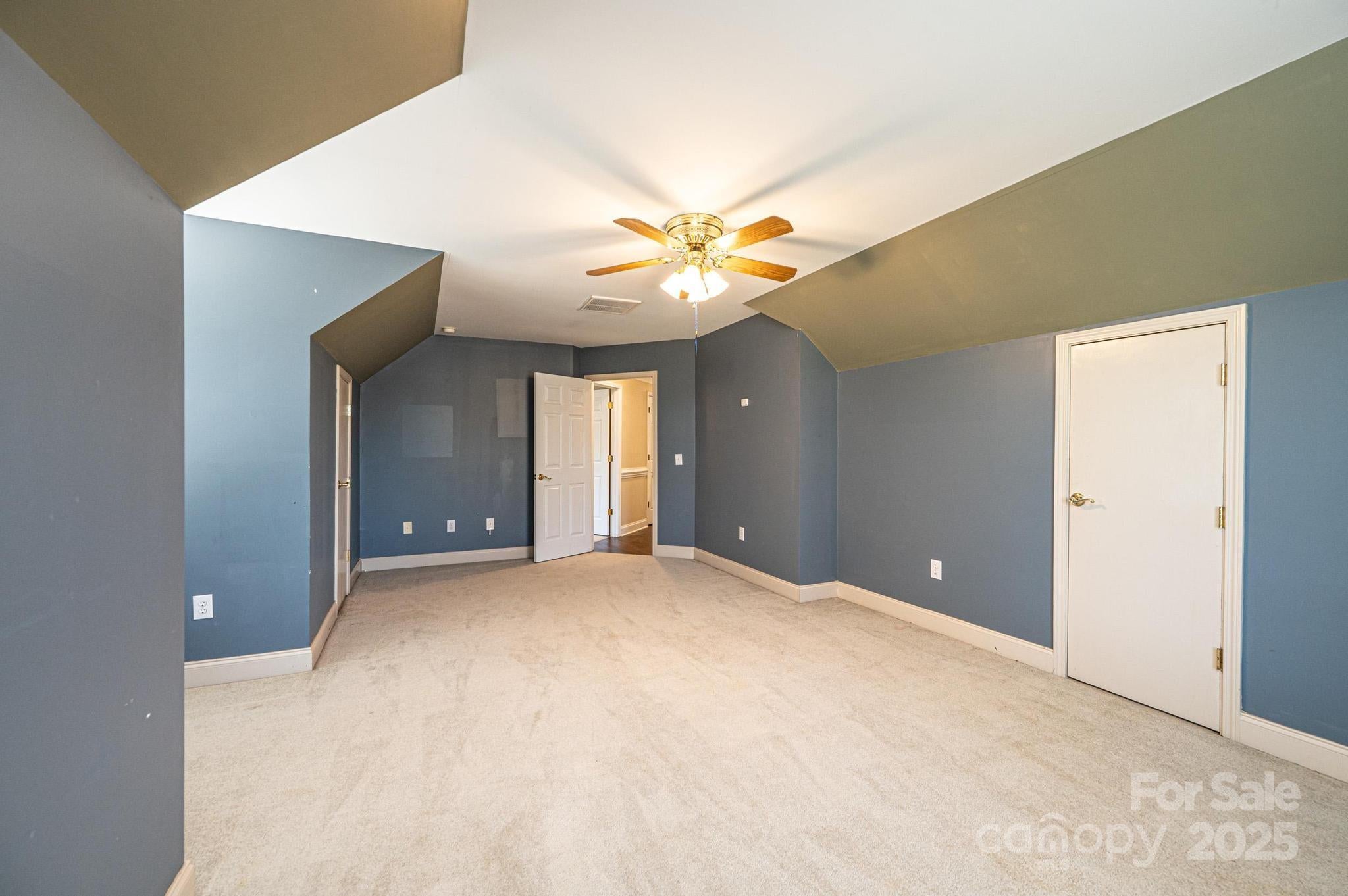 Hickory, North Carolina, 28601, United States, 5 Bedrooms Bedrooms, ,5 BathroomsBathrooms,Residential,For Sale,1758743