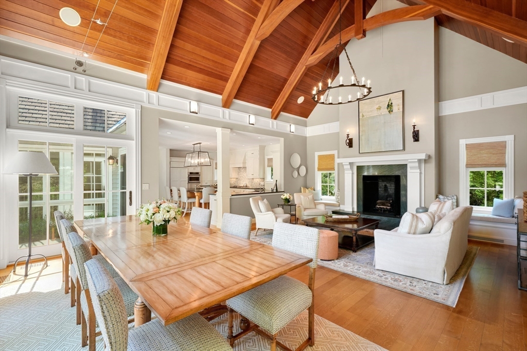 Wellesley, Massachusetts, 02481, United States, 2 Bedrooms Bedrooms, ,3 BathroomsBathrooms,Residential,For Sale,1941651