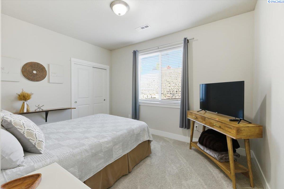 Richland, Washington, 99352, United States, 3 Bedrooms Bedrooms, ,2 BathroomsBathrooms,Residential,For Sale,1991630