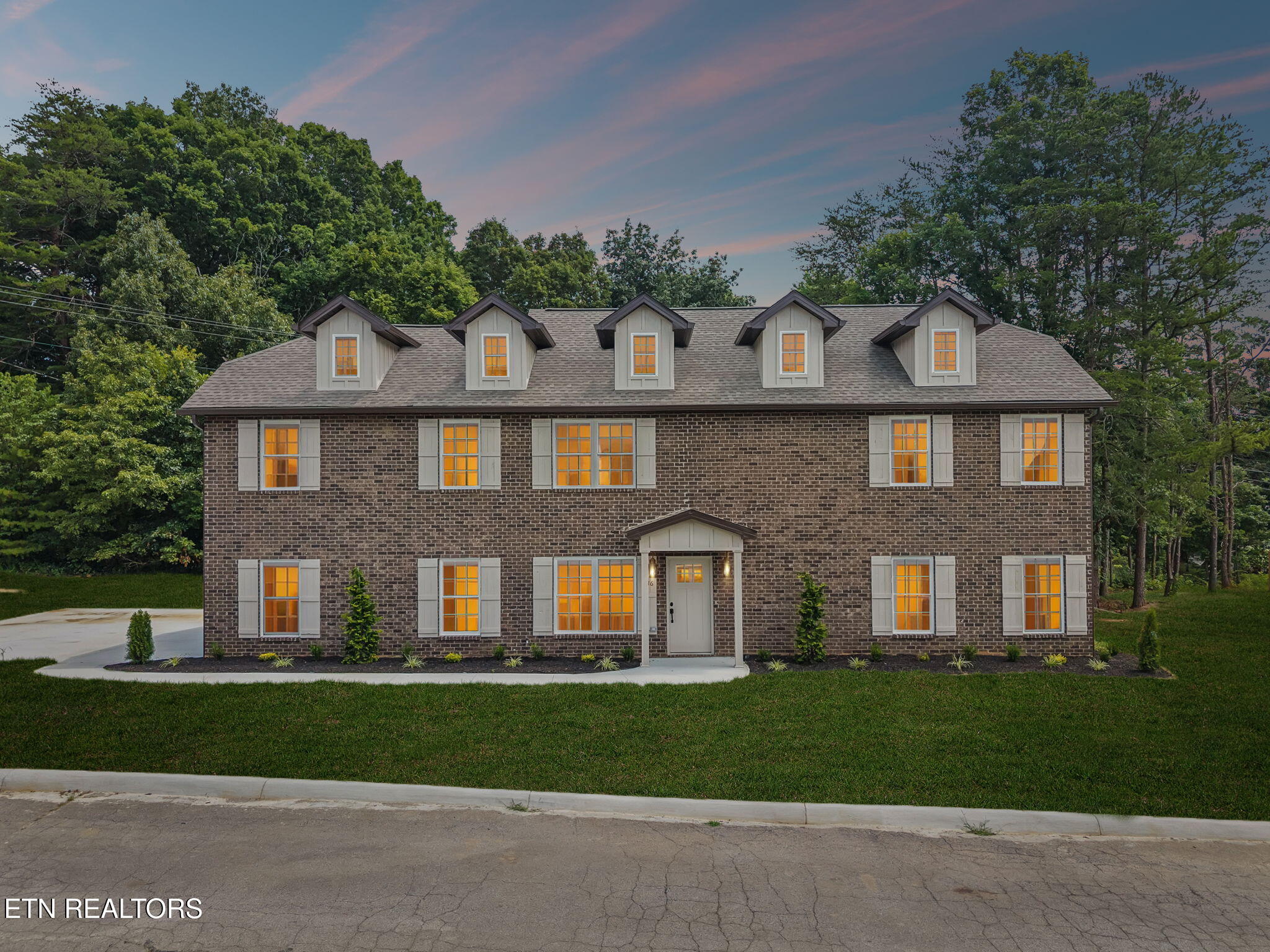 Maryville, Tennessee, 37803, United States, 4 Bedrooms Bedrooms, ,4 BathroomsBathrooms,Residential,For Sale,1874124