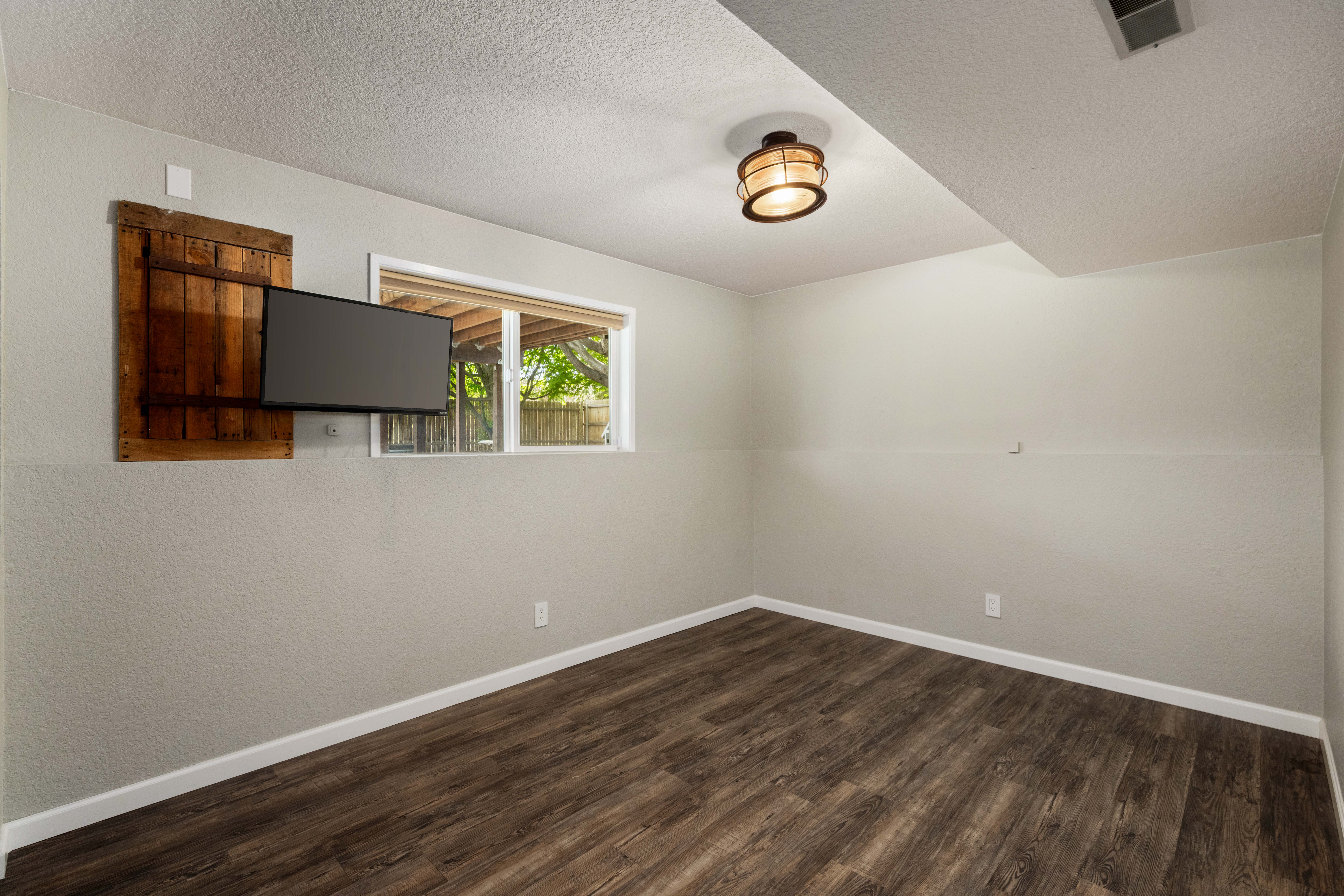  Beautifully Maintained Tri-Level Home - 物件實景