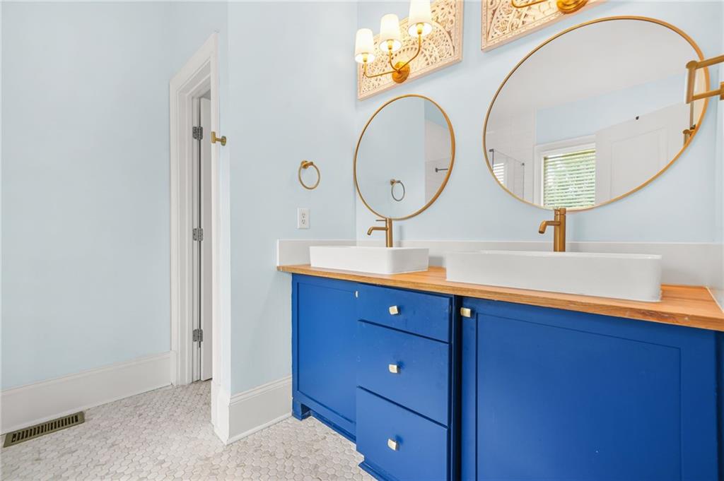 Atlanta, Georgia, 30363, United States, 3 Bedrooms Bedrooms, ,4 BathroomsBathrooms,Residential,For Sale,1896022
