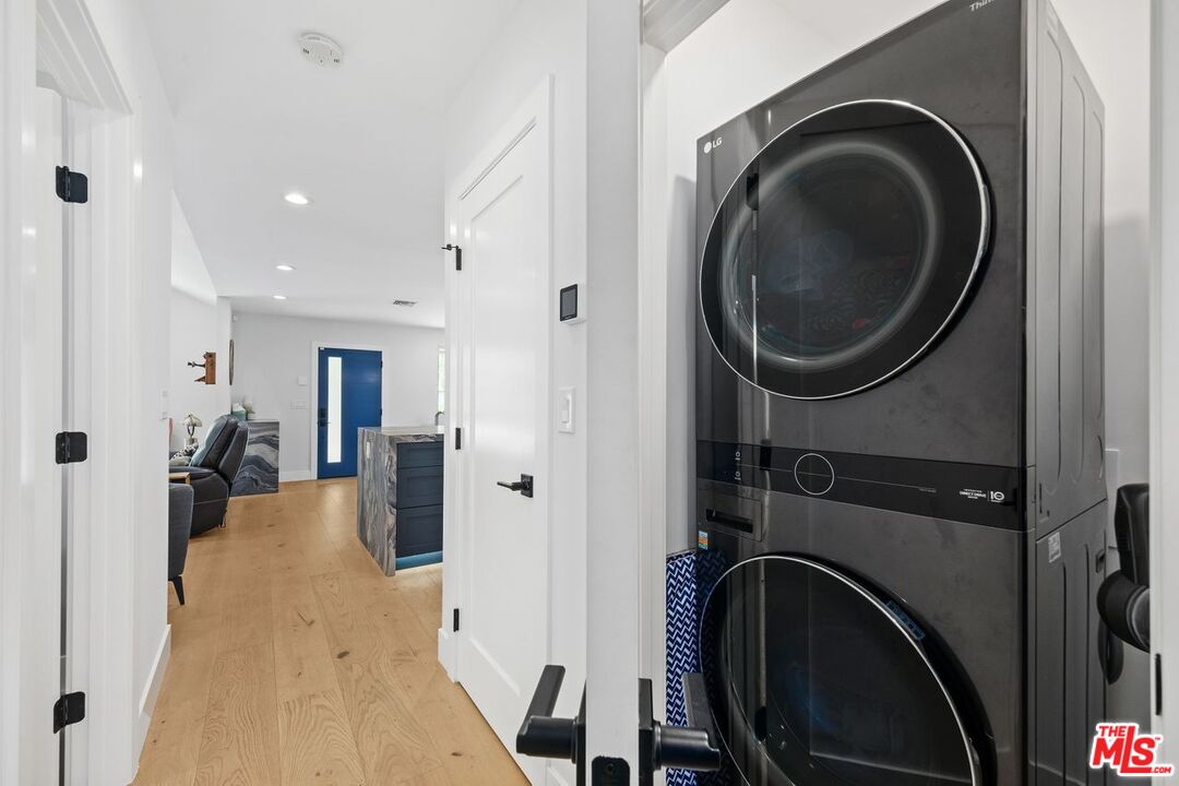 Culver City, California, 90232, United States, 3 Bedrooms Bedrooms, ,2 BathroomsBathrooms,Residential,For Sale,1911213