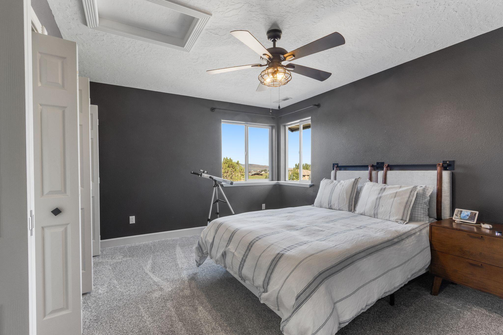 Parowan, Utah, 84761, United States, 6 Bedrooms Bedrooms, ,5 BathroomsBathrooms,Residential,For Sale,1995430