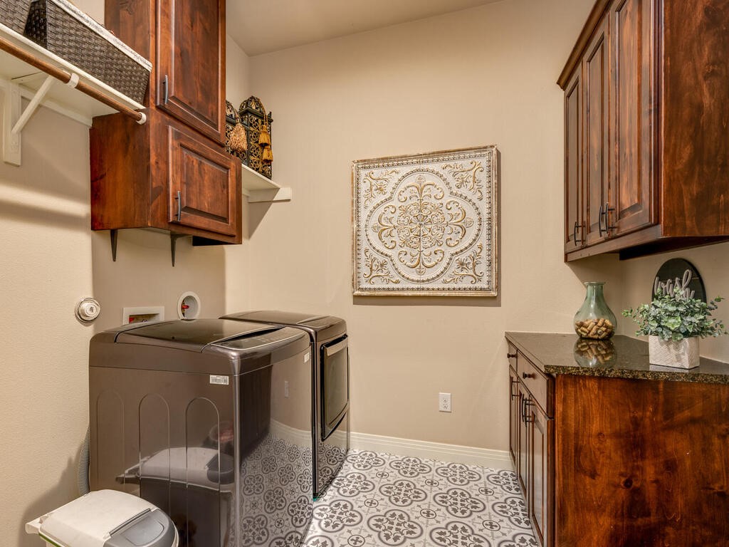 Austin, Texas, 78732, United States, 2 Bedrooms Bedrooms, ,2 BathroomsBathrooms,Residential,For Sale,1849026