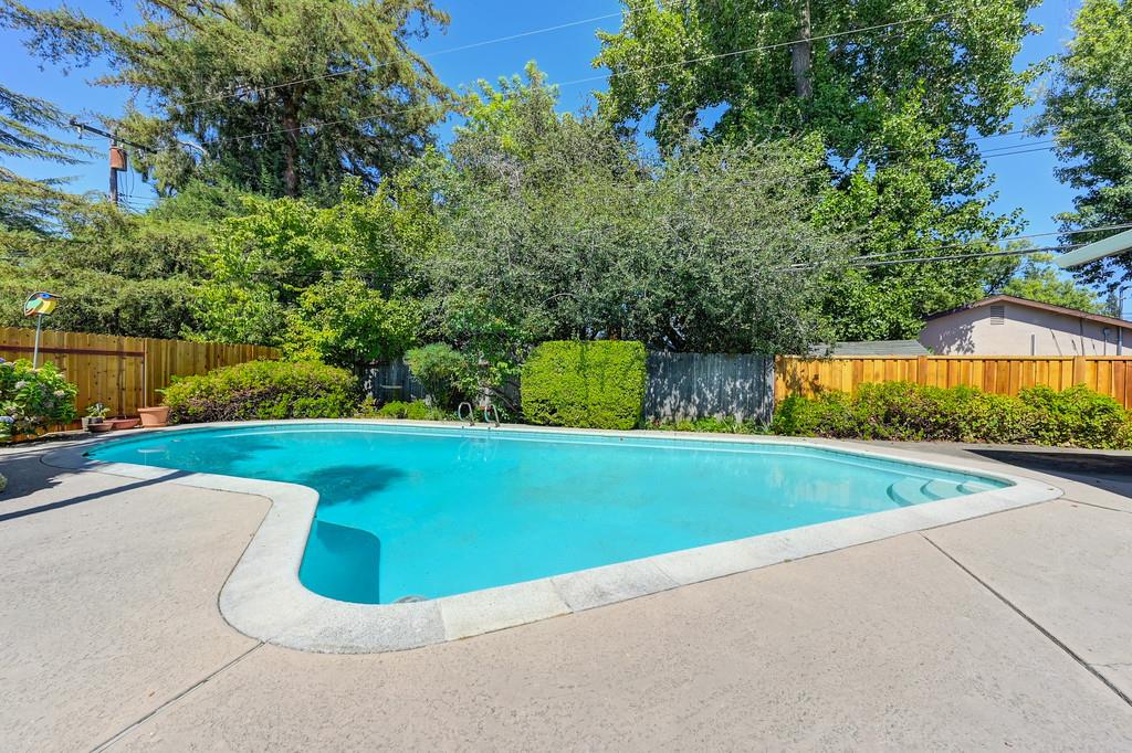 Roseville, California, 95678, United States, 3 Bedrooms Bedrooms, ,2 BathroomsBathrooms,Residential,For Sale,1940546