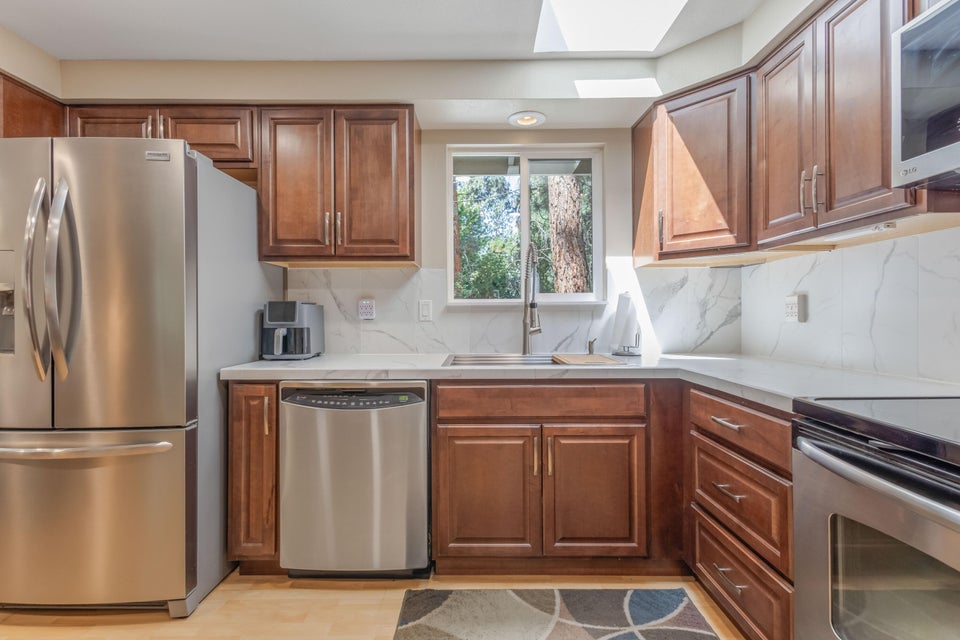 Bend, Oregon, 97702, United States, 3 Bedrooms Bedrooms, ,2 BathroomsBathrooms,Residential,For Sale,1891060