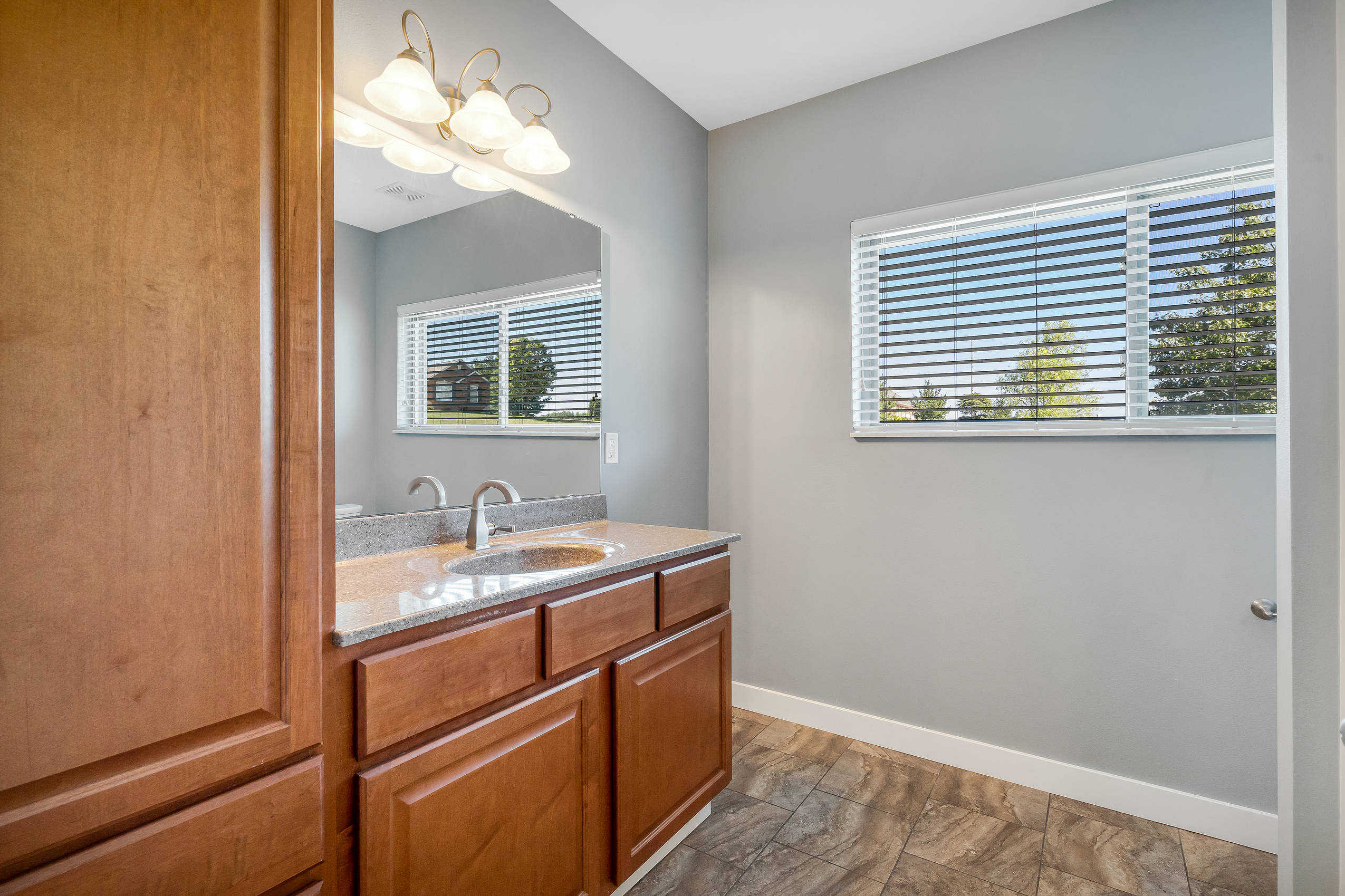 Waterloo, Illinois, 62298, United States, 5 Bedrooms Bedrooms, ,4 BathroomsBathrooms,Residential,For Sale,1978838