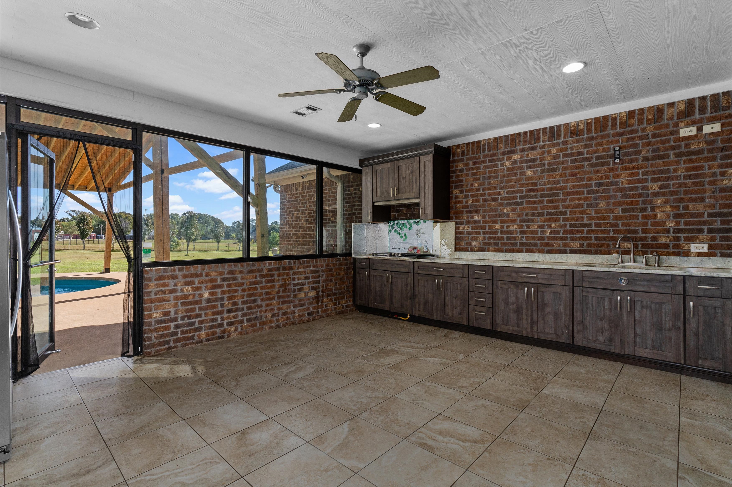 Henderson, Texas, 75654, United States, 5 Bedrooms Bedrooms, ,3 BathroomsBathrooms,Residential,For Sale,1983255