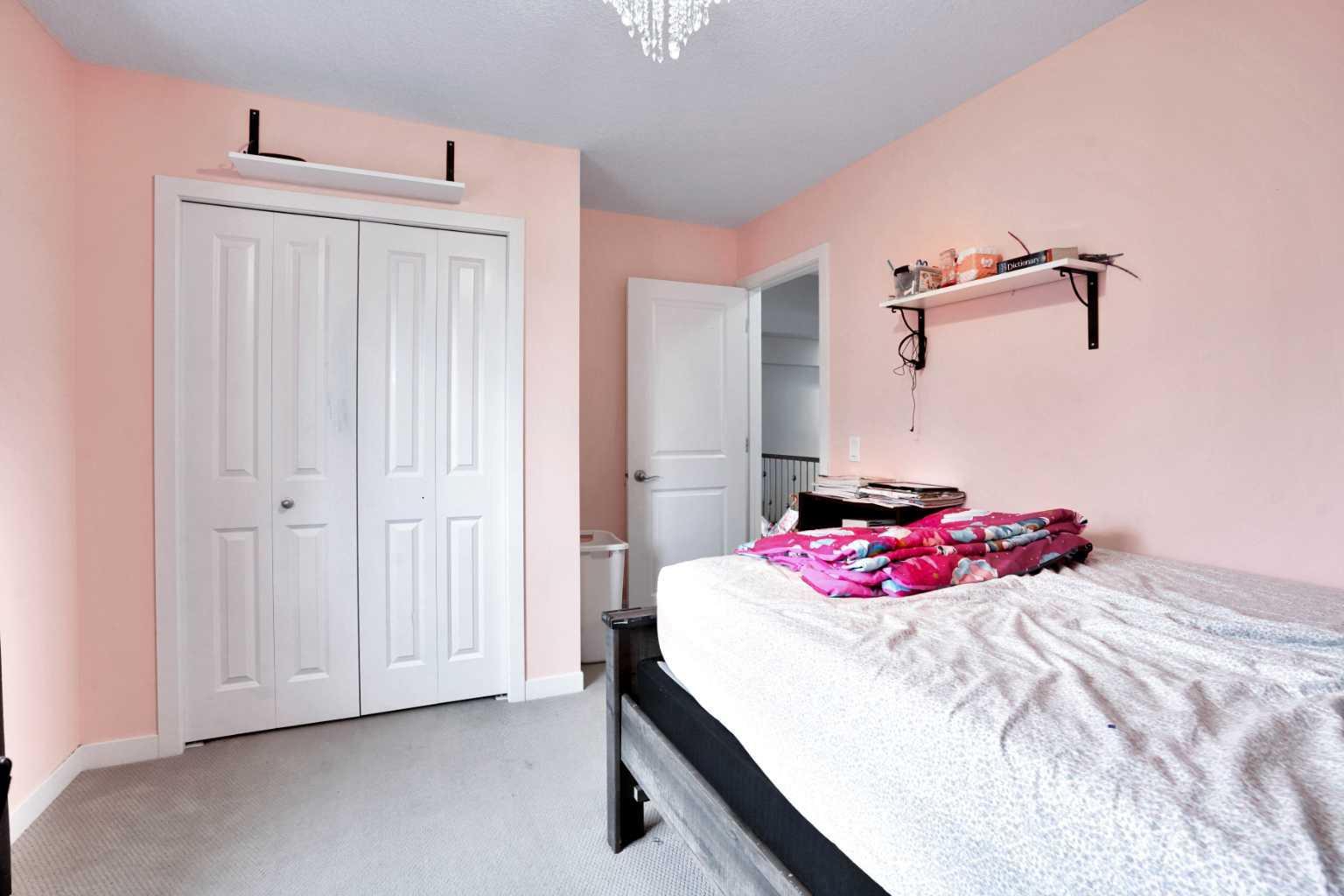 CALGARY, Alberta, T2X 0J7, CA, 3 Bedrooms Bedrooms, ,3 BathroomsBathrooms,Residential,For Sale,1906962