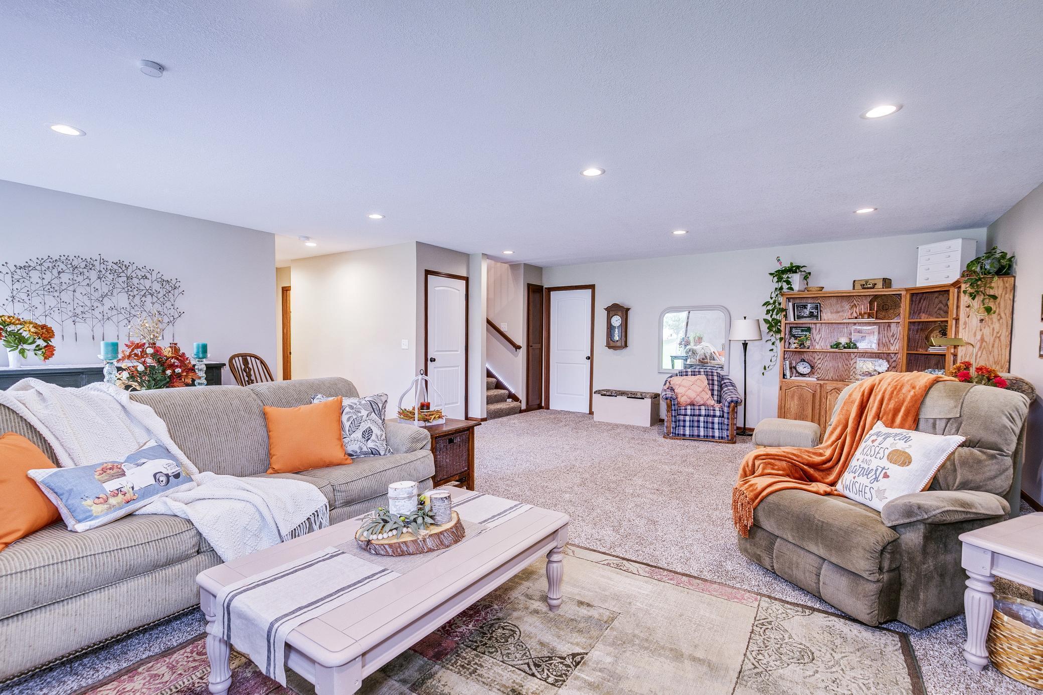 Blaine, Minnesota, 55434, United States, 3 Bedrooms Bedrooms, ,2 BathroomsBathrooms,Residential,For Sale,1933012
