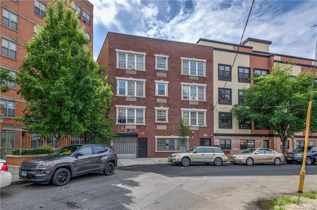 Bronx, New York, 10461, United States, 9 Bedrooms Bedrooms, ,Residential,For Sale,1977043