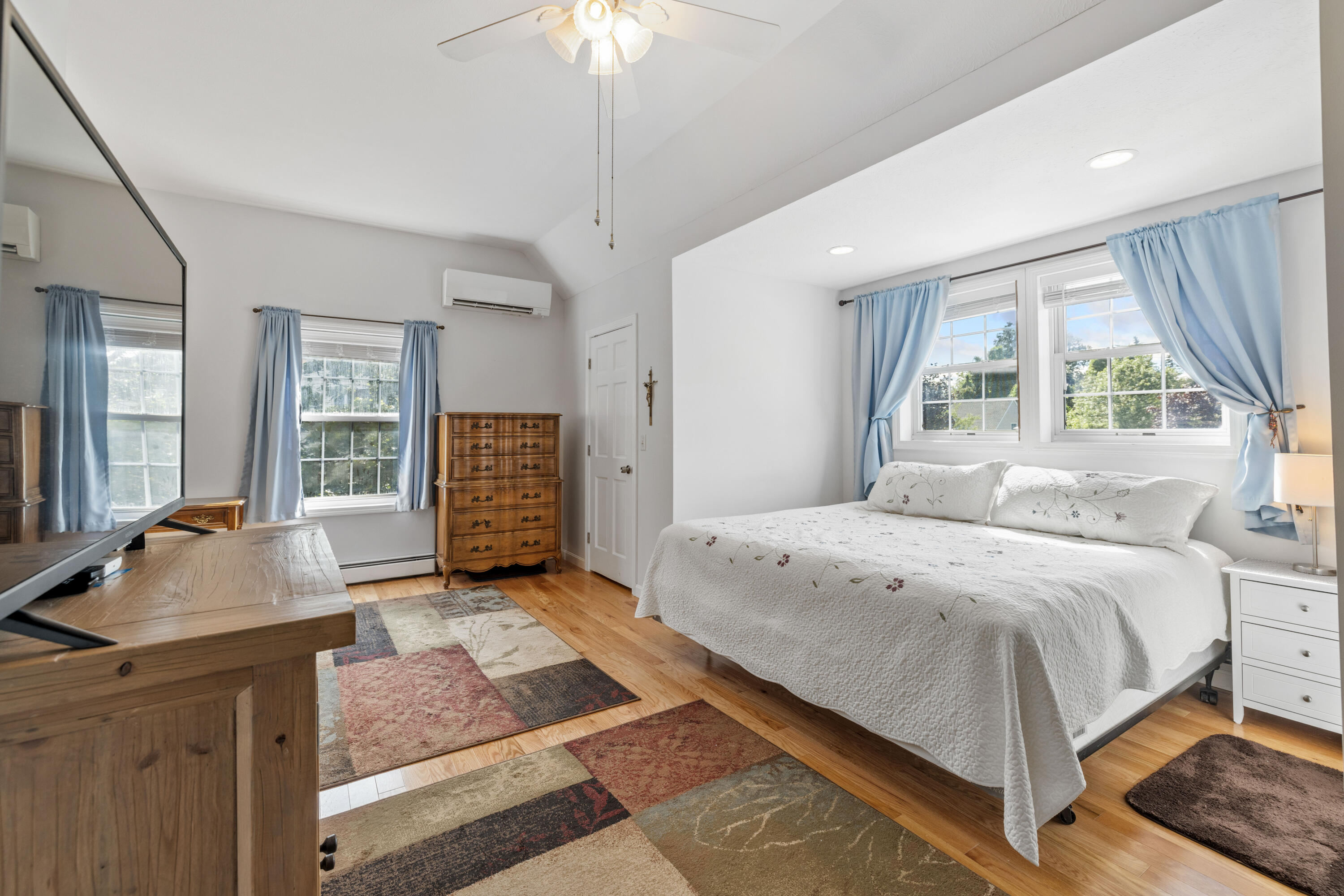Kennebunk, Maine, 04043, United States, 4 Bedrooms Bedrooms, ,3 BathroomsBathrooms,Residential,For Sale,1901134