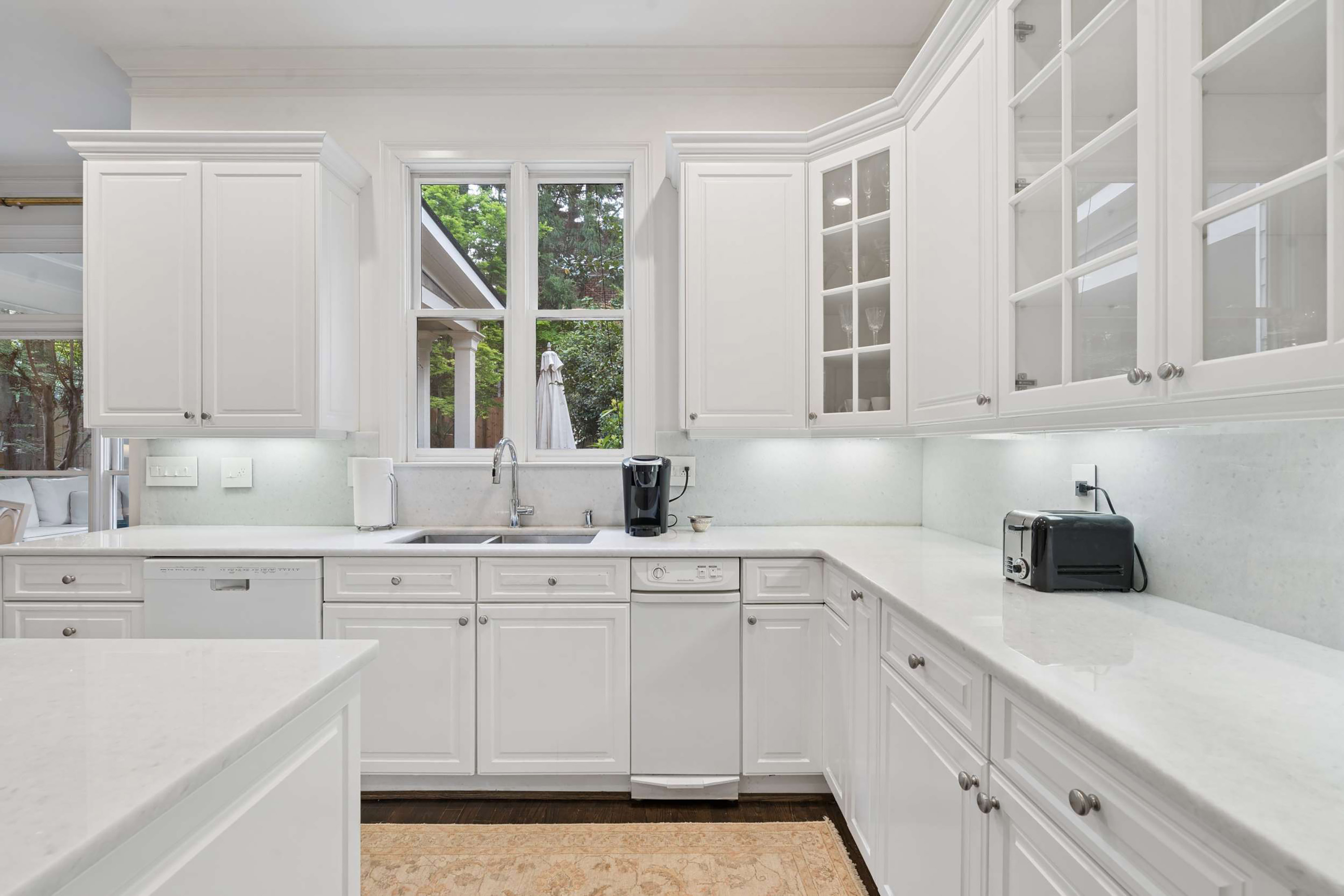  Incredible Opportunity to Live in a Quiet Gated Brookhaven Community - 物件實景