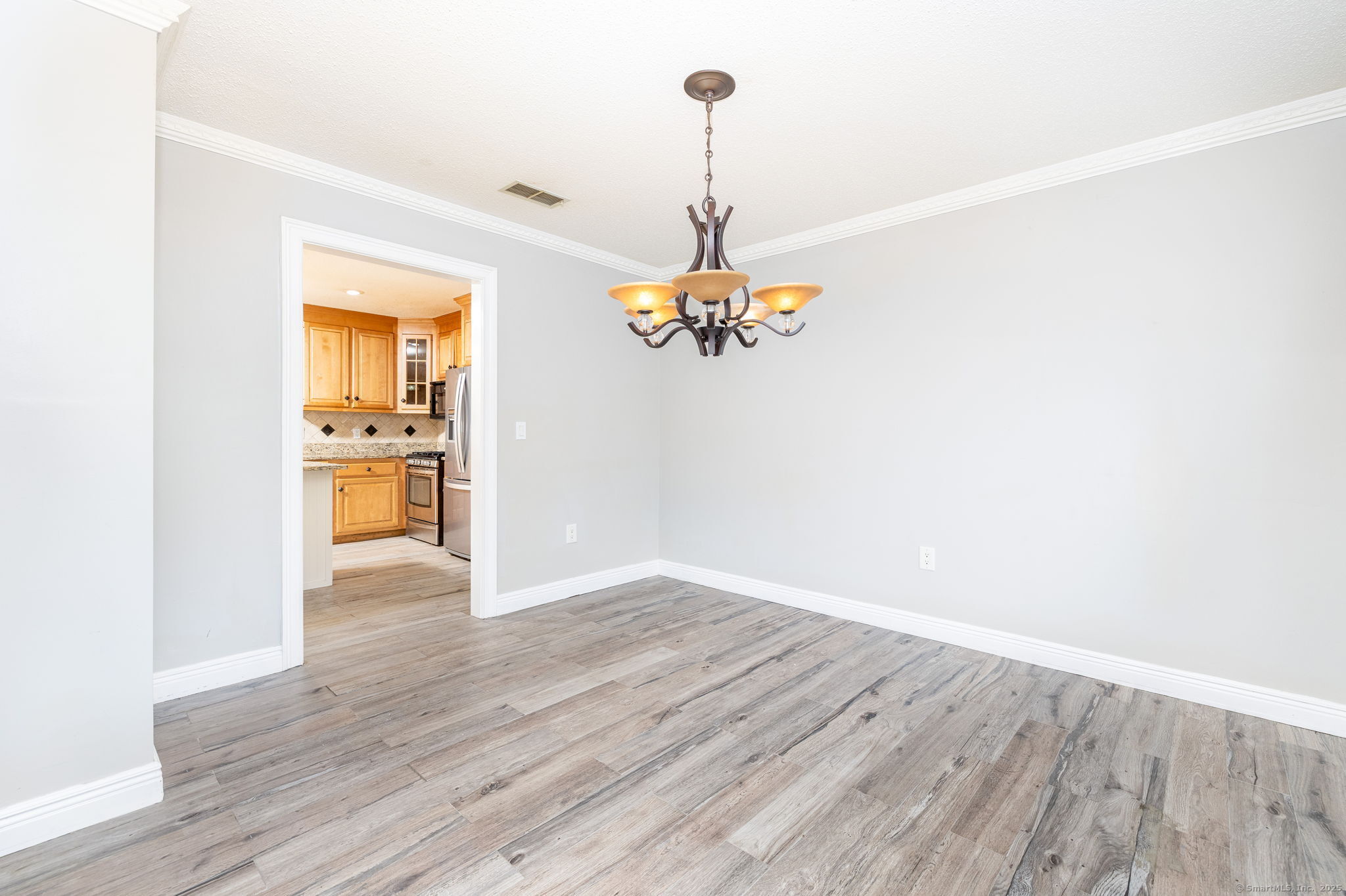 Manchester, Connecticut, 06040, United States, 3 Bedrooms Bedrooms, ,3 BathroomsBathrooms,Residential,For Sale,1917264