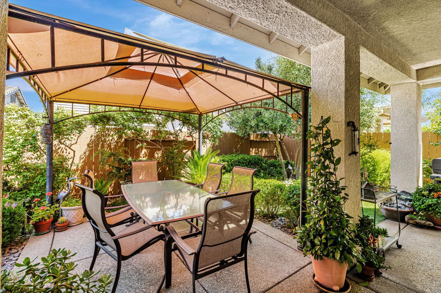 Elk Grove, California, 95757, United States, 2 Bedrooms Bedrooms, ,2 BathroomsBathrooms,Residential,For Sale,1901931