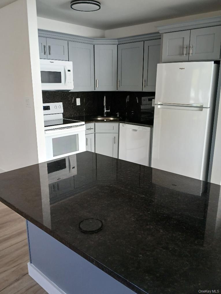 East Patchogue, New York, 11772, United States, 4 Bedrooms Bedrooms, ,1 BathroomBathrooms,Residential,For Sale,1948029