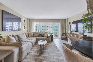 Fort Lauderdale, Florida, 33301, United States, 2 Bedrooms Bedrooms, ,2 BathroomsBathrooms,Residential,For Sale,1979833