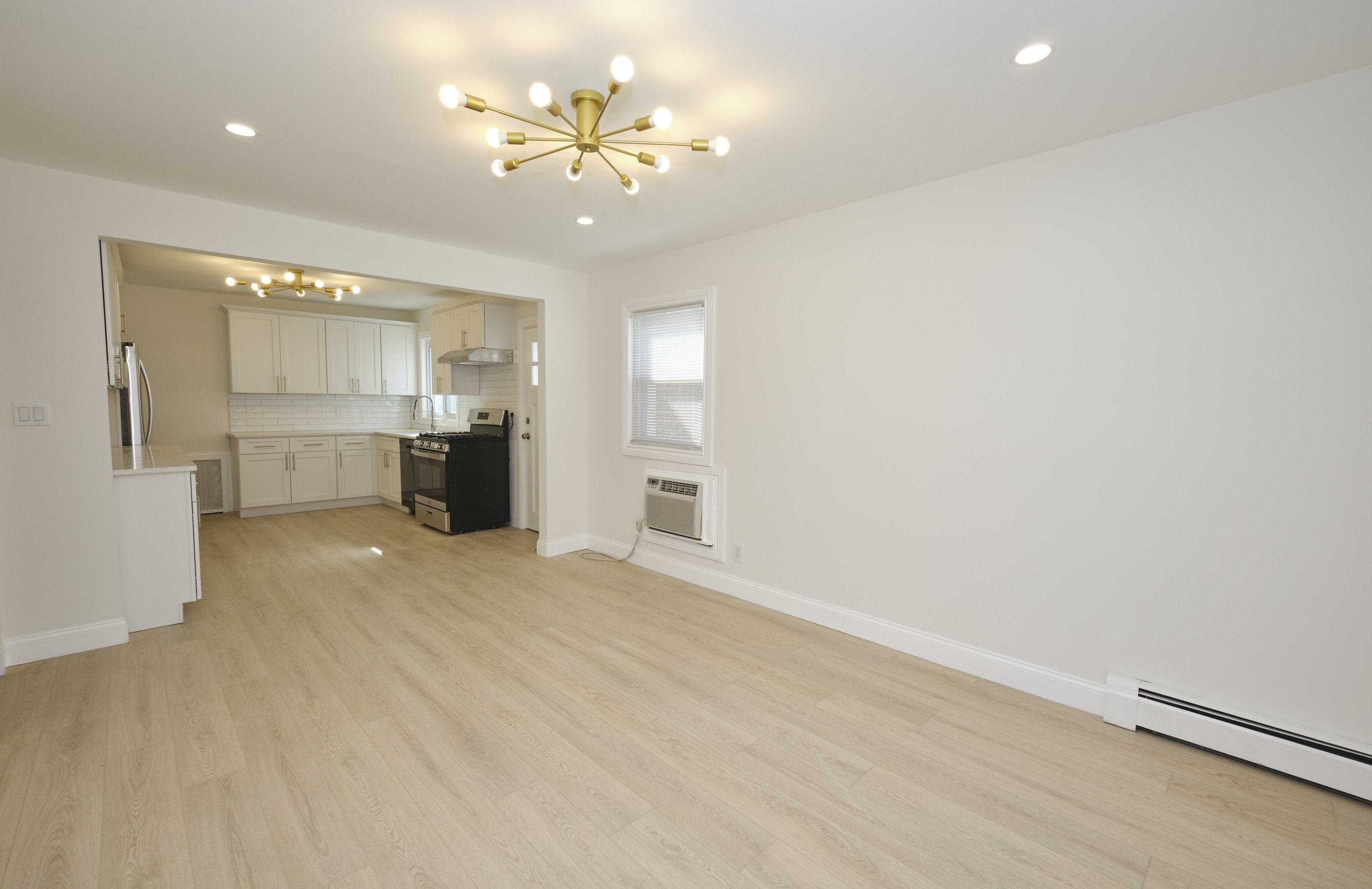 Elmont, New York, 11003, United States, 5 Bedrooms Bedrooms, ,2 BathroomsBathrooms,Residential,For Sale,1981146