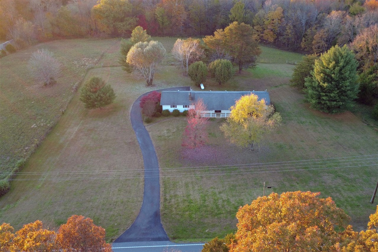 Scottsville, Kentucky, 42164, United States, 4 Bedrooms Bedrooms, ,3 BathroomsBathrooms,Residential,For Sale,1995978