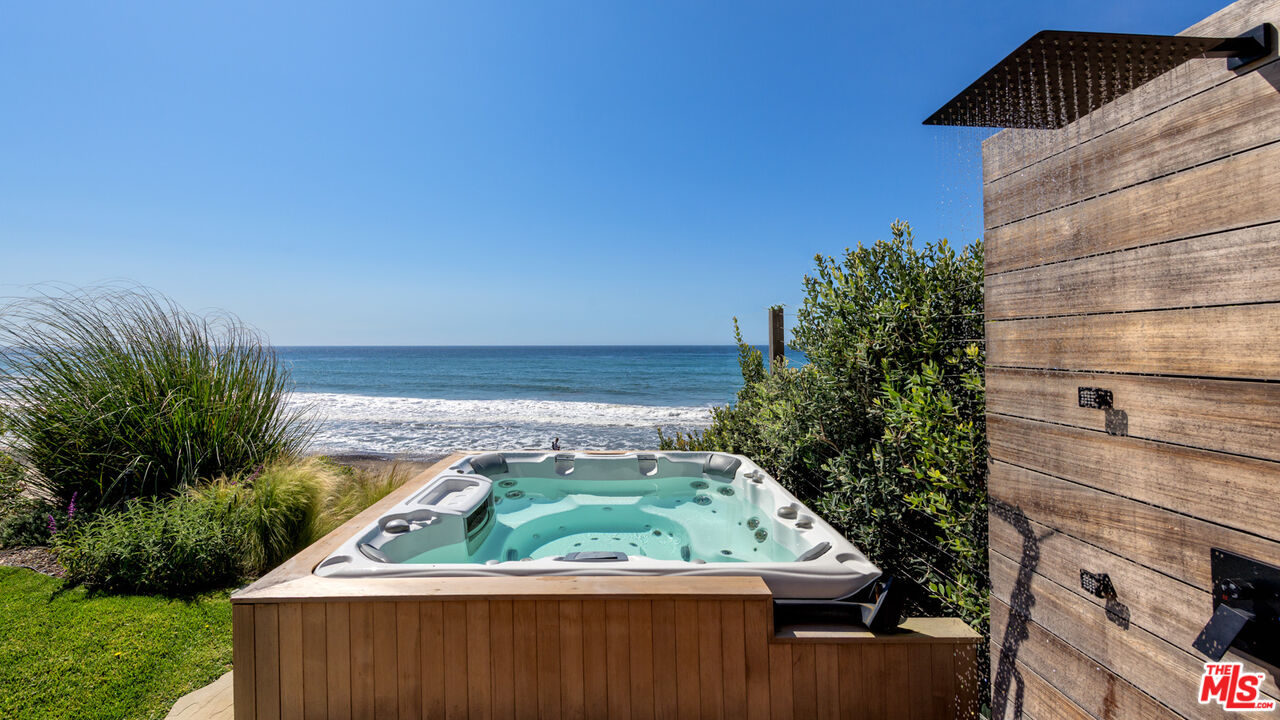 Malibu, California, 90265, United States, 4 Bedrooms Bedrooms, ,5 BathroomsBathrooms,Residential,For Sale,1897741
