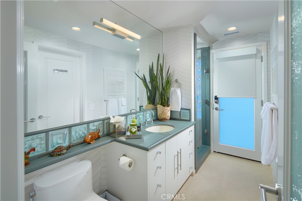 Newport Beach, California, 92661, United States, 7 Bedrooms Bedrooms, ,11 BathroomsBathrooms,Residential,For Sale,1877101