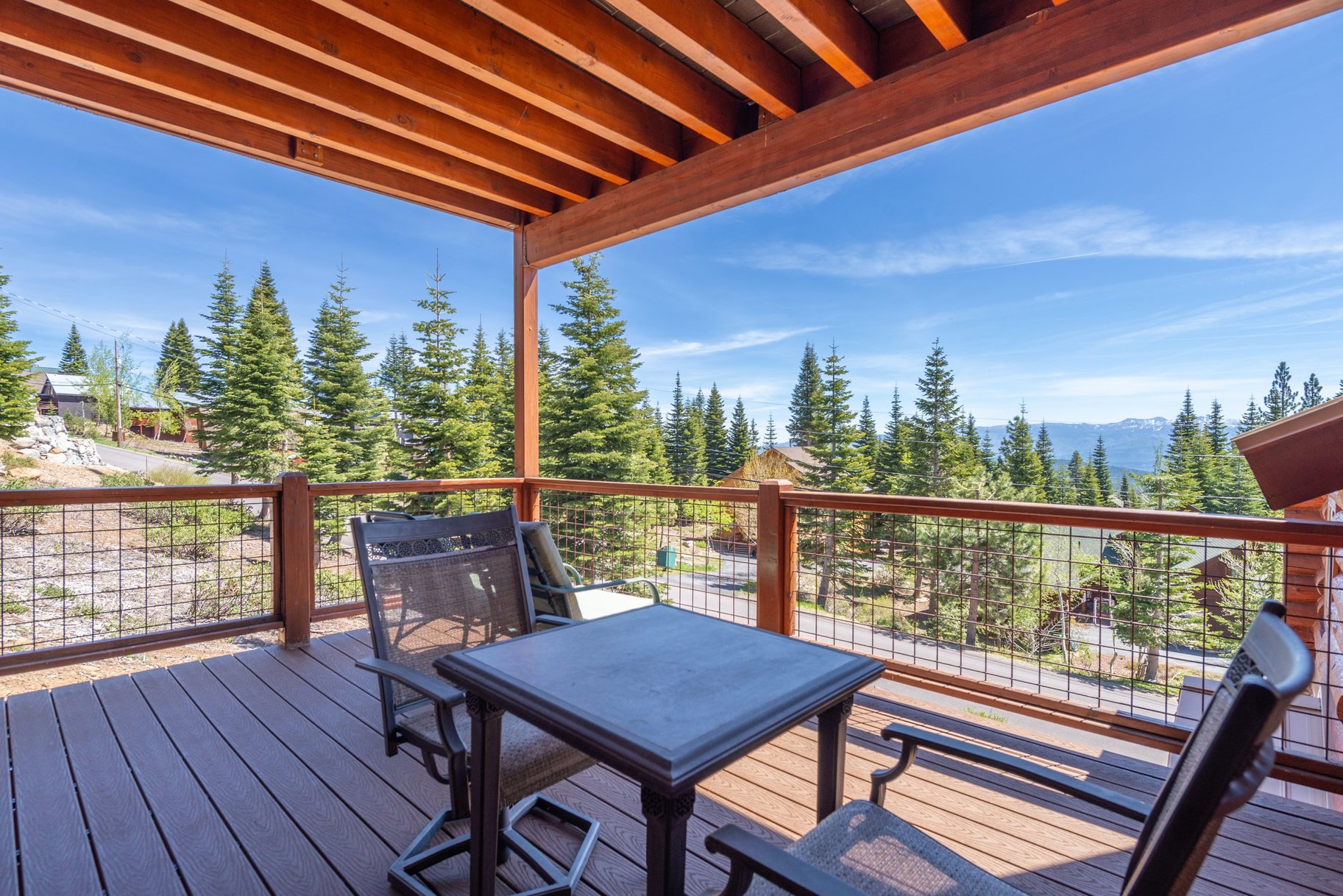  Beautiful Log Home with Carson Range Views from Every Floor - 物件實景