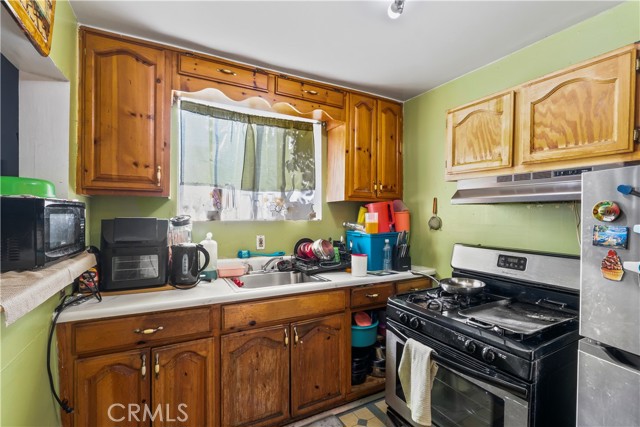 Los Angeles, California, 90022, United States, 5 Bedrooms Bedrooms, ,Residential,For Sale,1979575