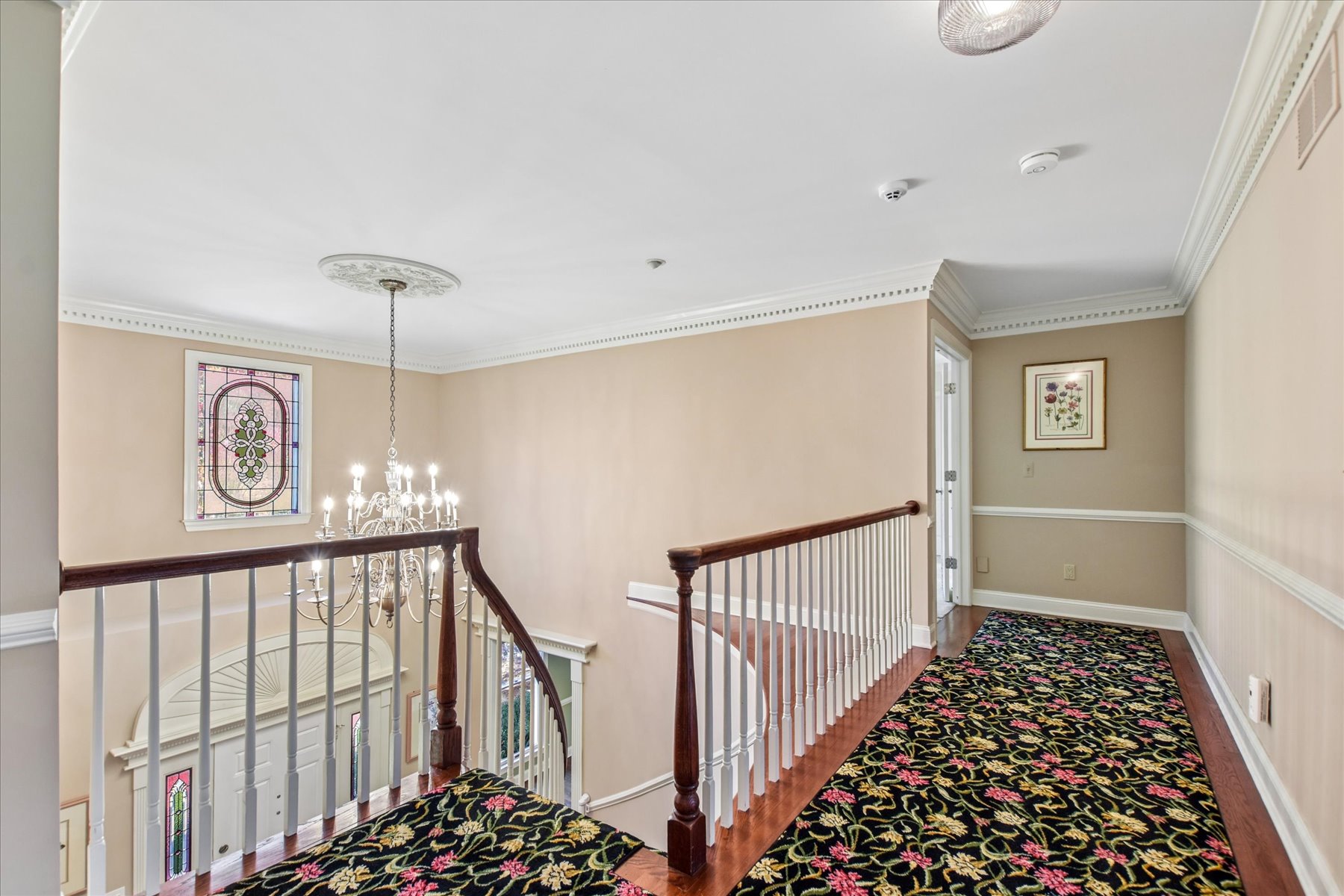  Distinctive Colonial Home Located in Well-Established Neighborhood - 物件實景