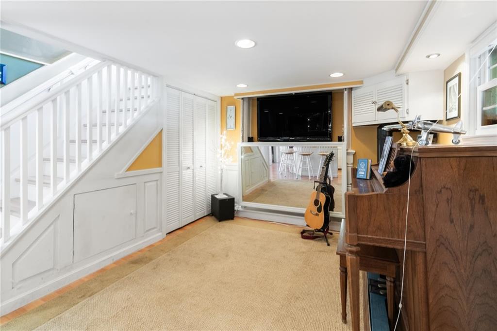 Tiverton, Rhode Island, 02878, United States, 4 Bedrooms Bedrooms, ,3 BathroomsBathrooms,Residential,For Sale,1995441