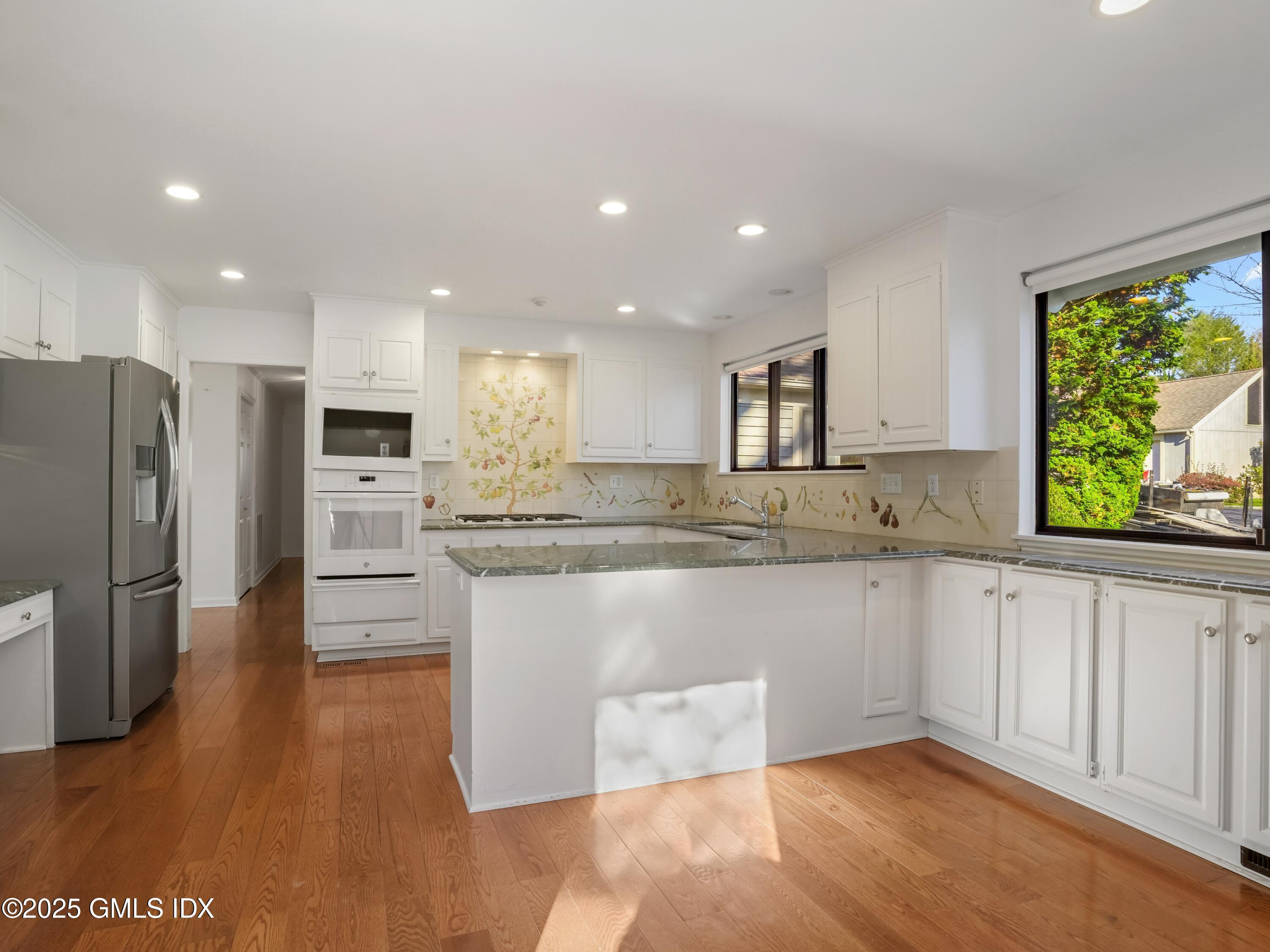 Greenwich, Connecticut, 06831, United States, 3 Bedrooms Bedrooms, ,3 BathroomsBathrooms,Residential,For Sale,2001670