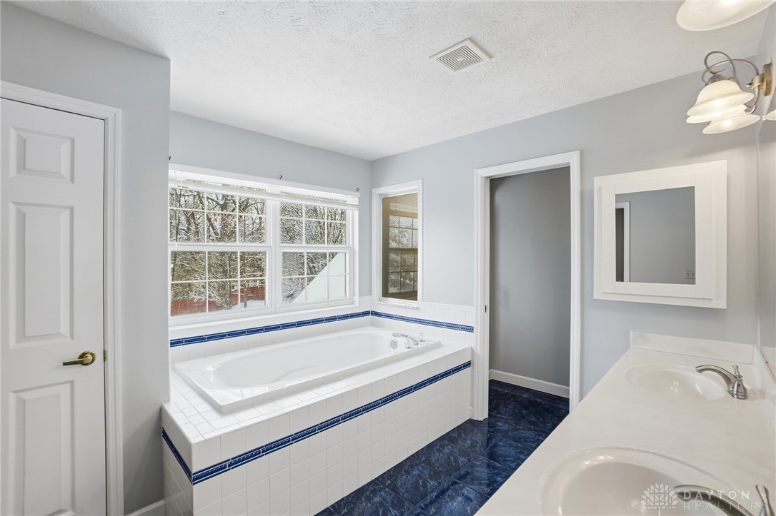 Washington Twp, Ohio, 45458, United States, 4 Bedrooms Bedrooms, ,4 BathroomsBathrooms,Residential,For Sale,2003269