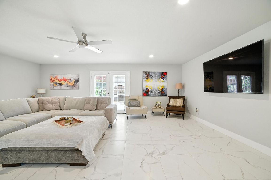 Austin, Texas, 78702, United States, 3 Bedrooms Bedrooms, ,2 BathroomsBathrooms,Residential,For Sale,1906696
