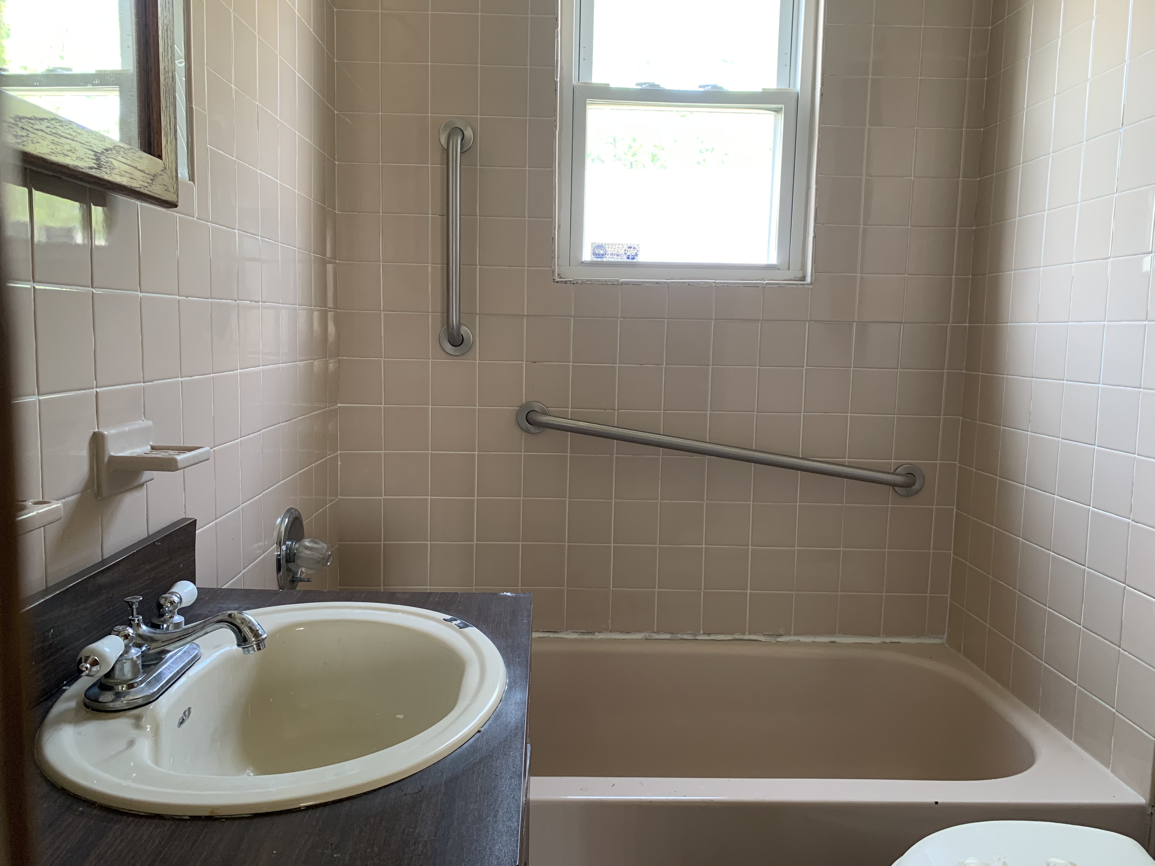 Elmont, New York, 11003, United States, 3 Bedrooms Bedrooms, ,1 BathroomBathrooms,Residential,For Sale,1976204