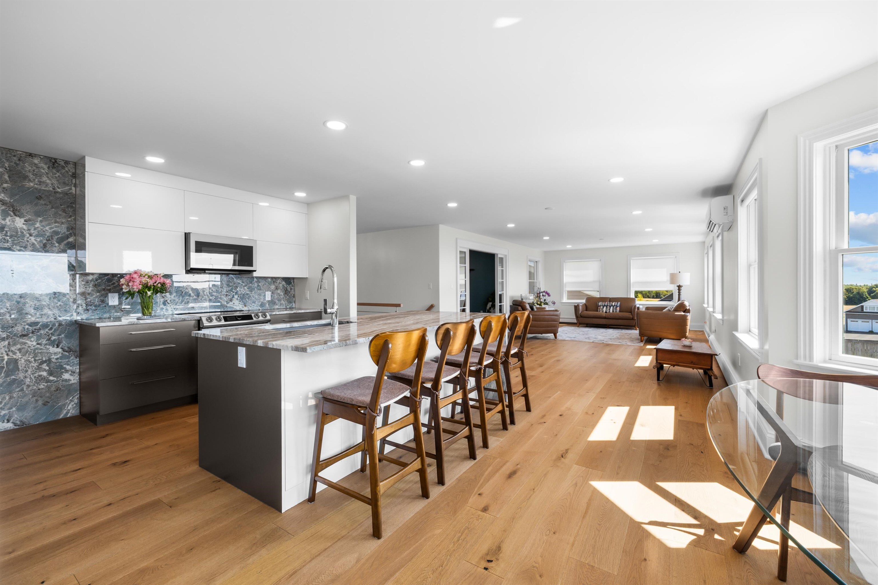 STRATFORD, Prince Edward Island, C1B 0J7, CA, 7 Bedrooms Bedrooms, ,4 BathroomsBathrooms,Residential,For Sale,1949695